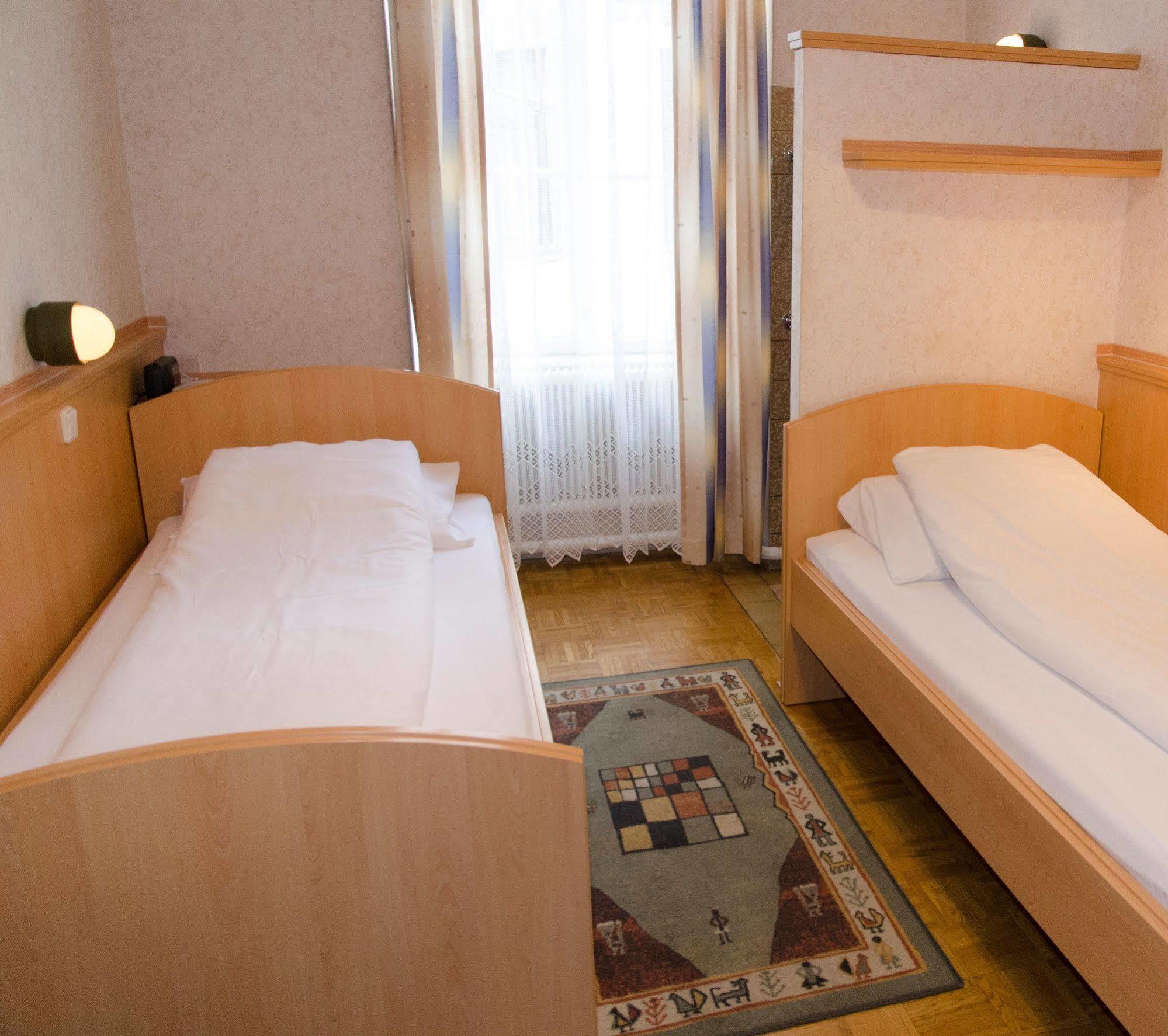 Schweizer Solderer Couette-café 3*
