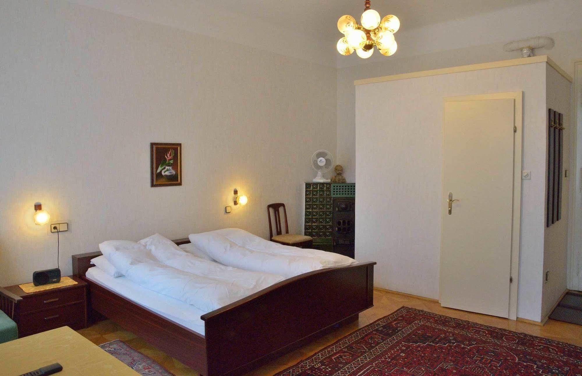Schweizer Solderer Couette-café Vienne